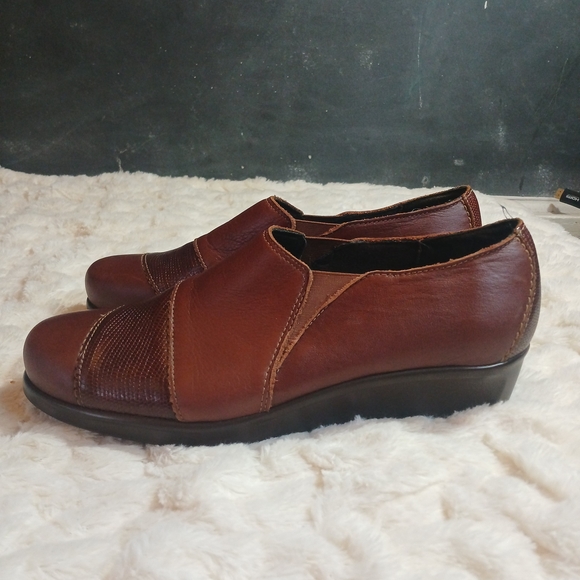 SAS Nora Womens Two-Toned Slip On Brown Leather Loafer Shoes Size 10M - Picture 2 of 10